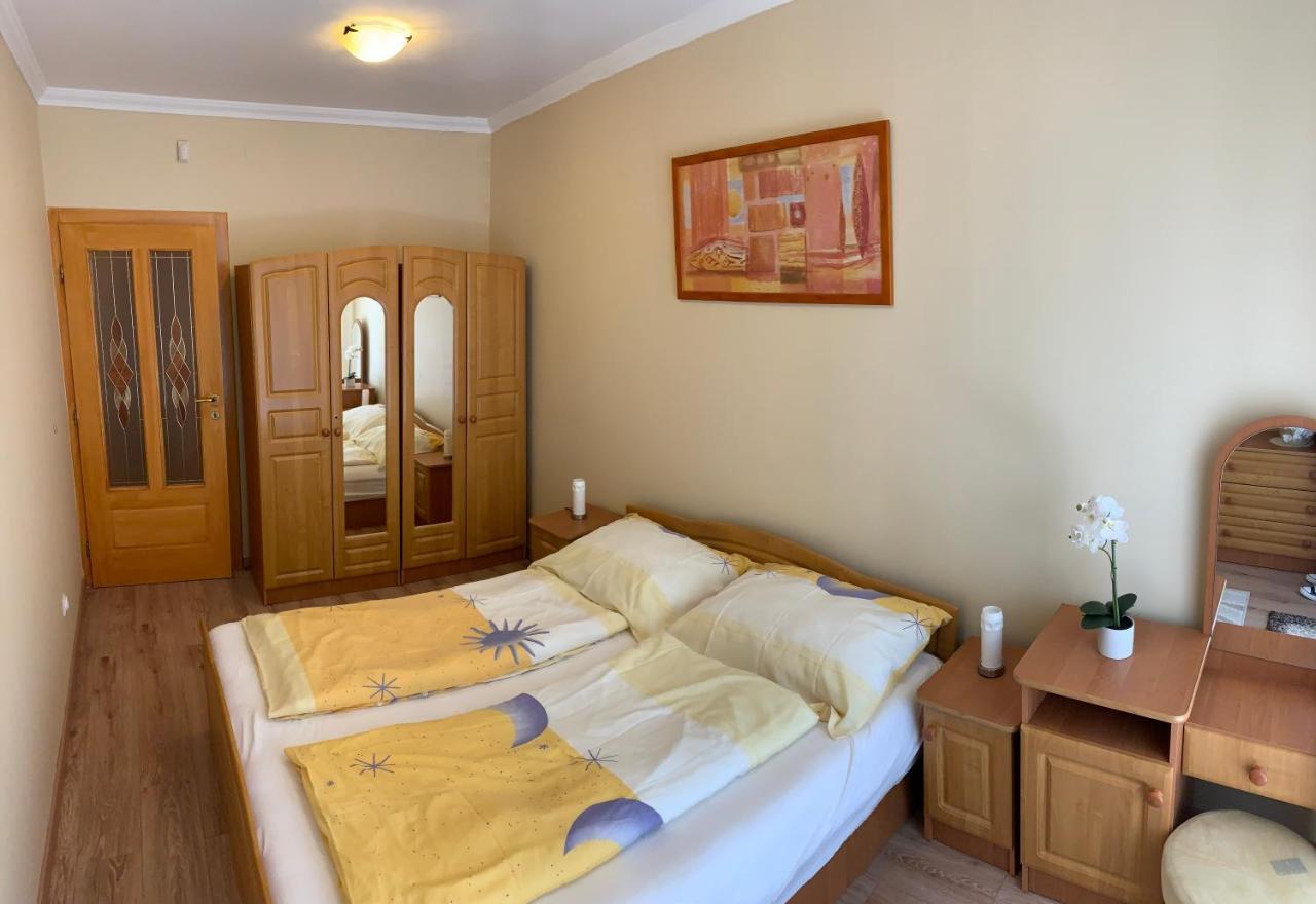Relax Apartman Hajduszoboszlo Exterior photo